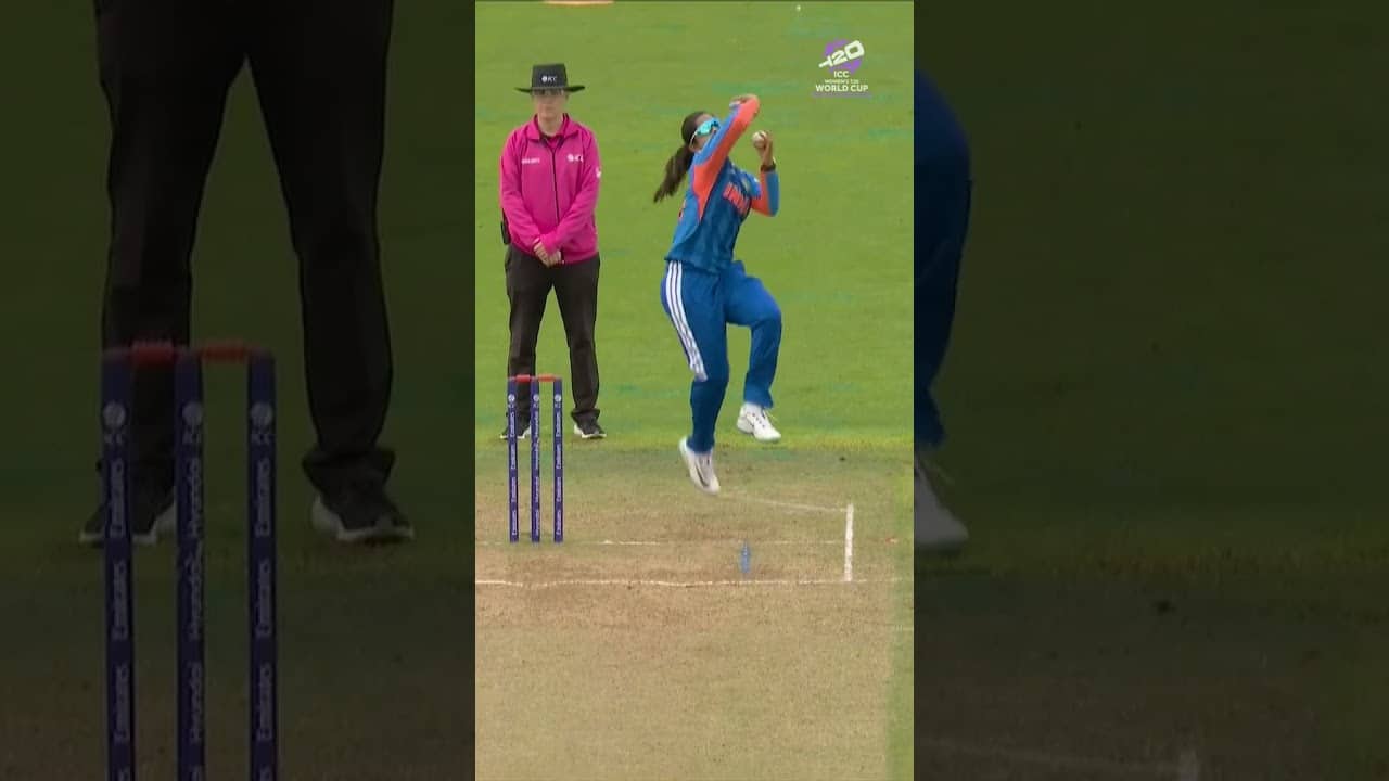 Exquisite timing and placement from Amy Jones en route to her half-century 🤌 #T20WorldCup