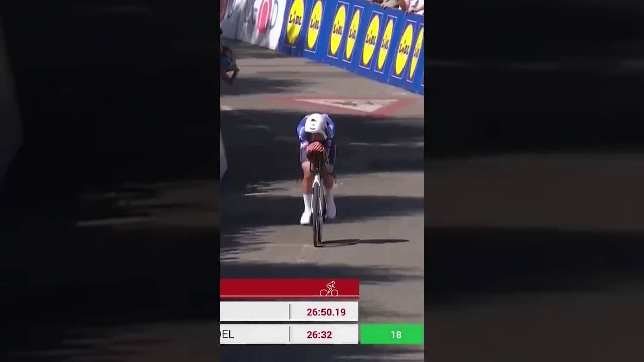 Mathieu van der Poel flies through the final corners and into the lead at the Tour de Suisse TT 🤯⏱️