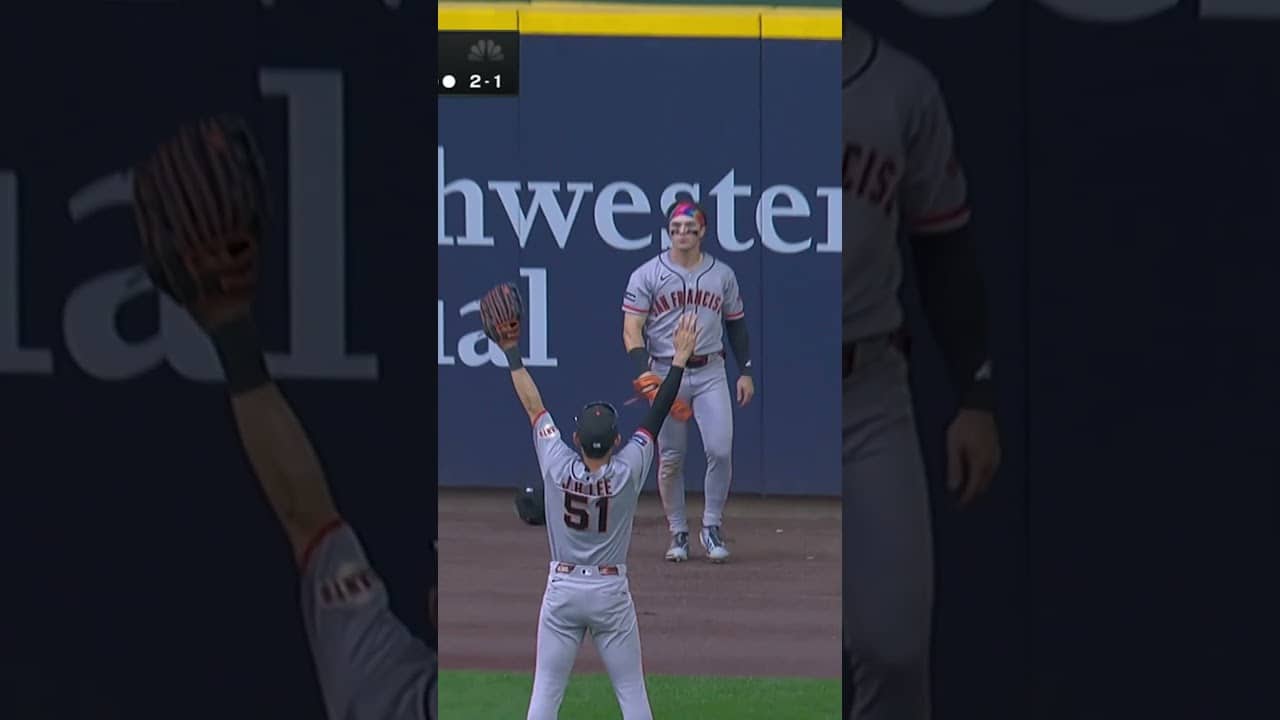 WHAT A ROBBERY from Giants' Drew Gilbert!!