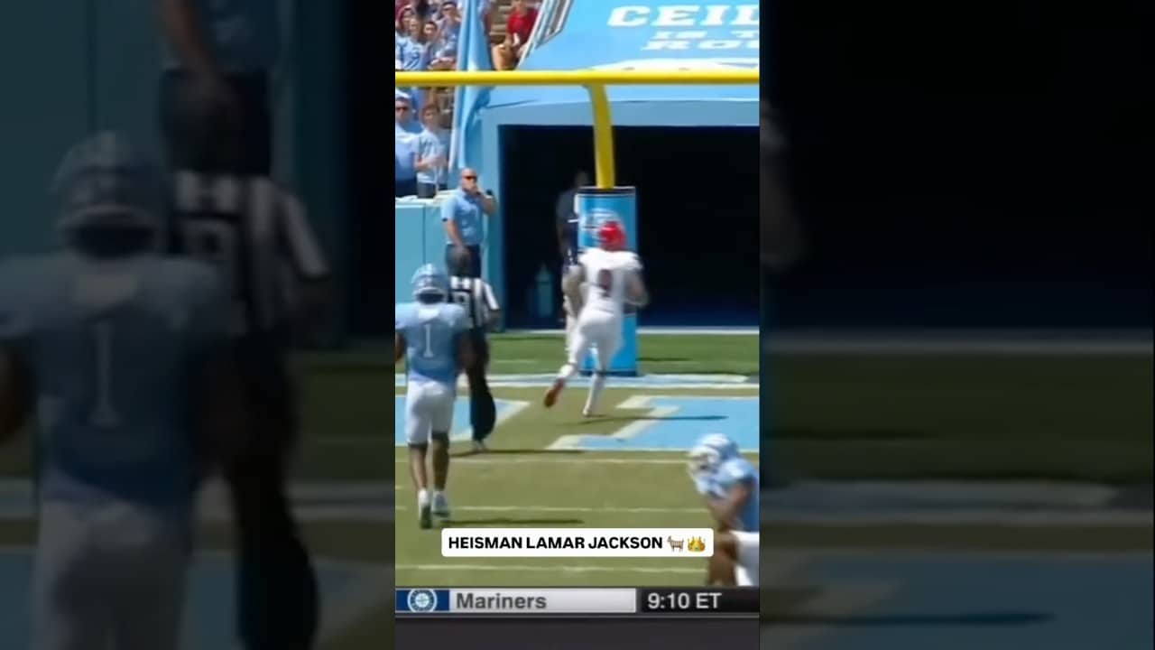 #lamarjackson sends it 75-YDs to Jaylen Smith for this  #touchdowntuesday #louisvillecardinals