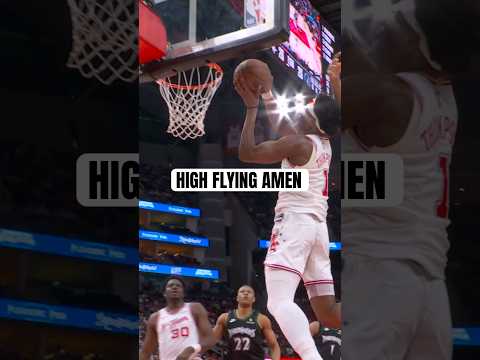 Amen Thompson with the crossover then takes flight ✈️