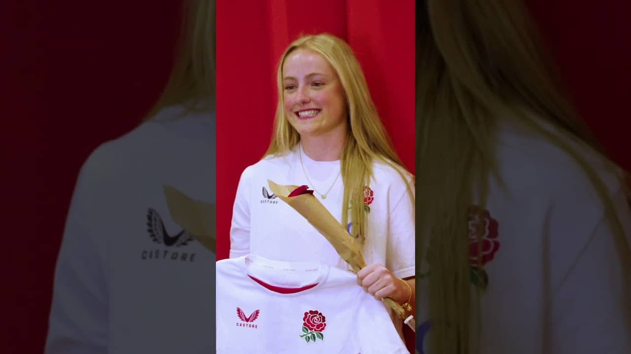 A special first shirt presentation for Millie David 🌹🐻 @o2ukofficial #WearTheRose #RedRoses