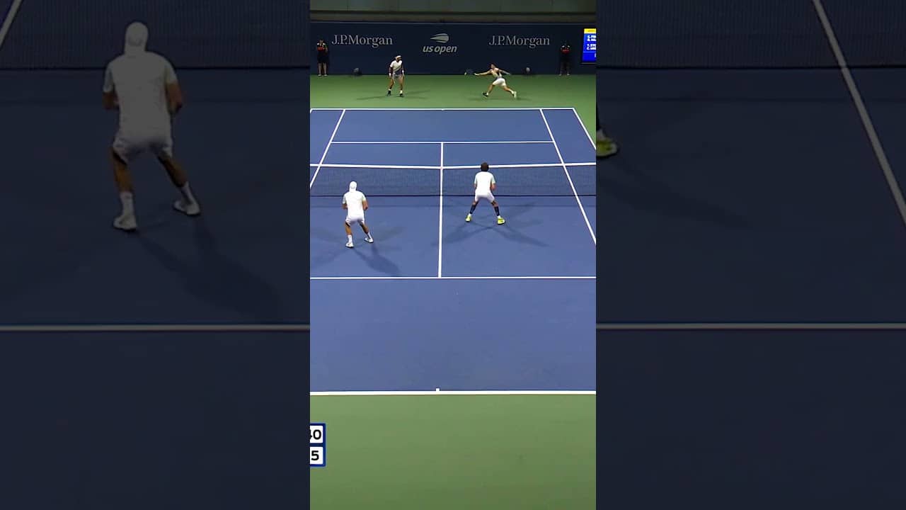 The UNPLAYABLE volley! 🫣