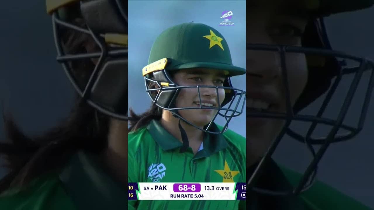 Skipper Fatima Sana showing her prowess to add crucial runs on the board 💪