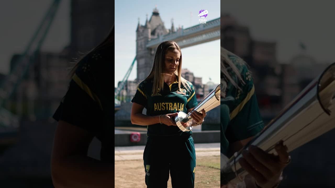 An icon, holding an icon, in front of an icon 🙌🏆🌉