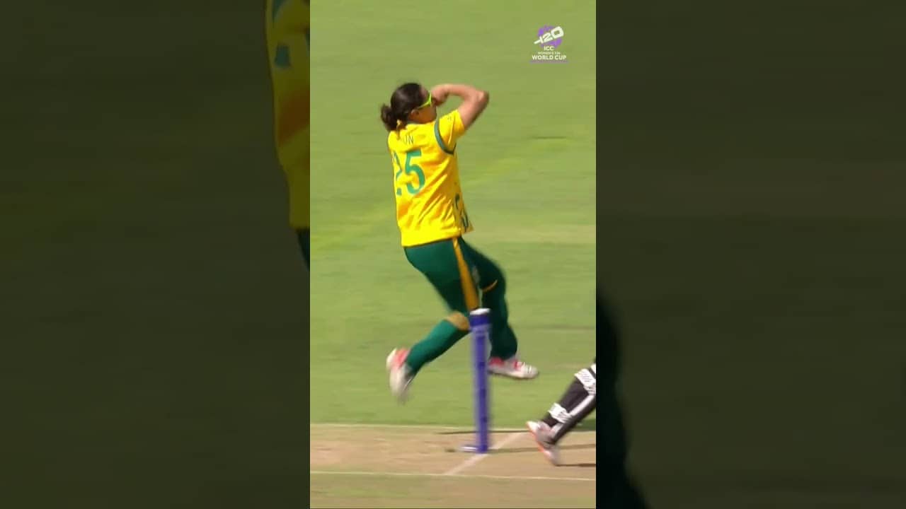 No stopping Chloe Tryon as the all-rounder matches her batting heroics with a crucial wicket 👊