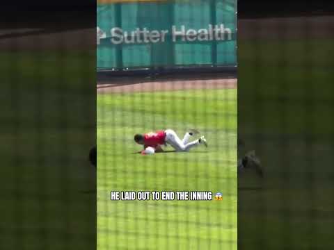 What a catch by Zion Rose 🫡 #accbaseball #baseball #collegebaseball #louisvillecardinals