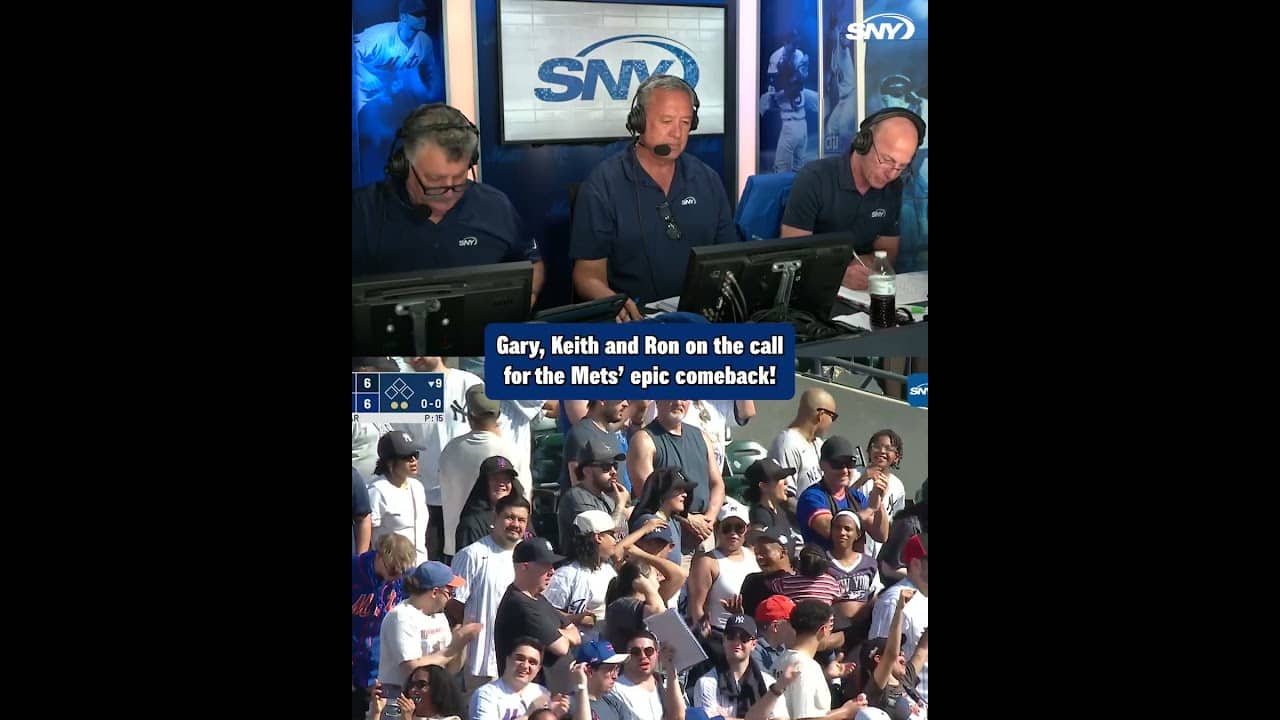 "IT'S OUTTA HERE! OUTTA HERE!" GKR on the call for Mets' incredible comeback against the Yankees 🎙️