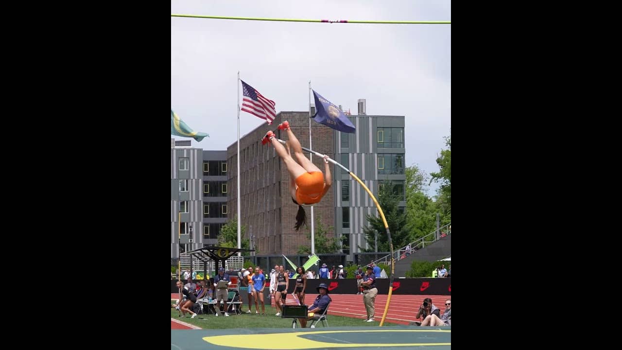 The only one over 14 feet 🥇✈️ Tennessee's Hannah Grace cleared 4.45m to win the U20 title #polevault