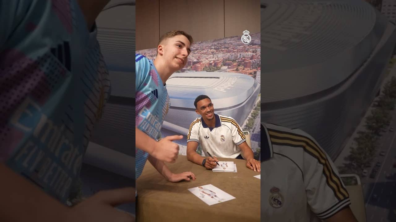 ✍️ Signing session in Seville!