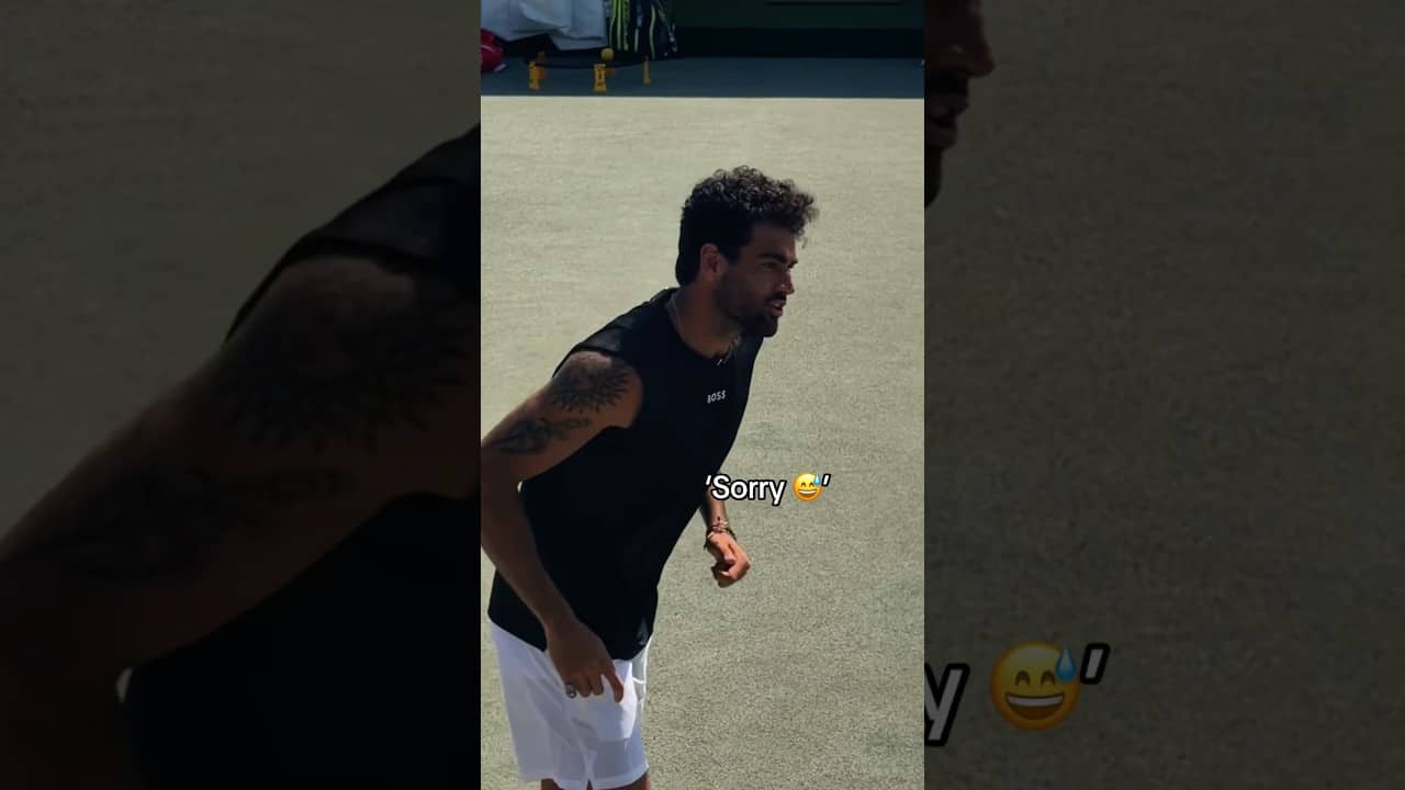 Berrettini and Kostyuk showing their football skills at SW19 ⚽️😎