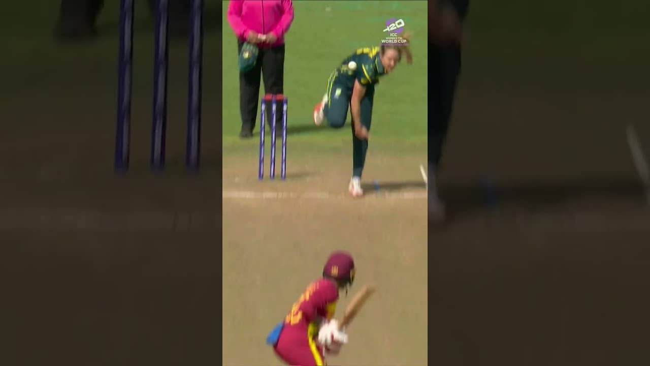 Annabel Sutherland's safe hands take hold of a stunner 👌 #T20WorldCup