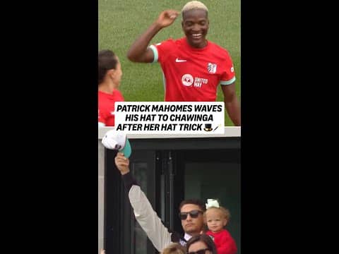 Patrick Mahomes 🤝 Temwa Chawinga (via KC Current)
