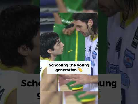 Veteran Luis Scola teaching the young generation 👏 #FIBAWC