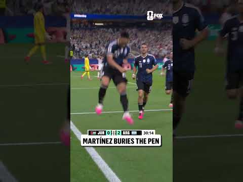 Lautaro Martínez converts the pen for Argentina to make it 2-0