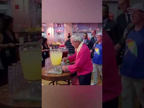 Witnessing Arnold Palmer make an Arnold Palmer 🤌