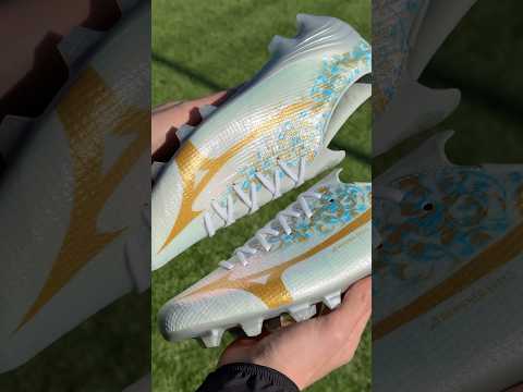 Joao Felix just got his first signature Mizuno boots 😳 Rate these out of 10 👀