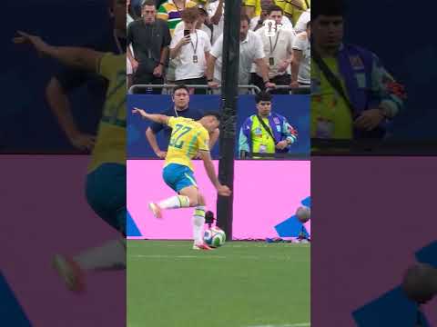 Gabriel Martinelli wins it to send Brazil through to the Round of 16 🇧🇷