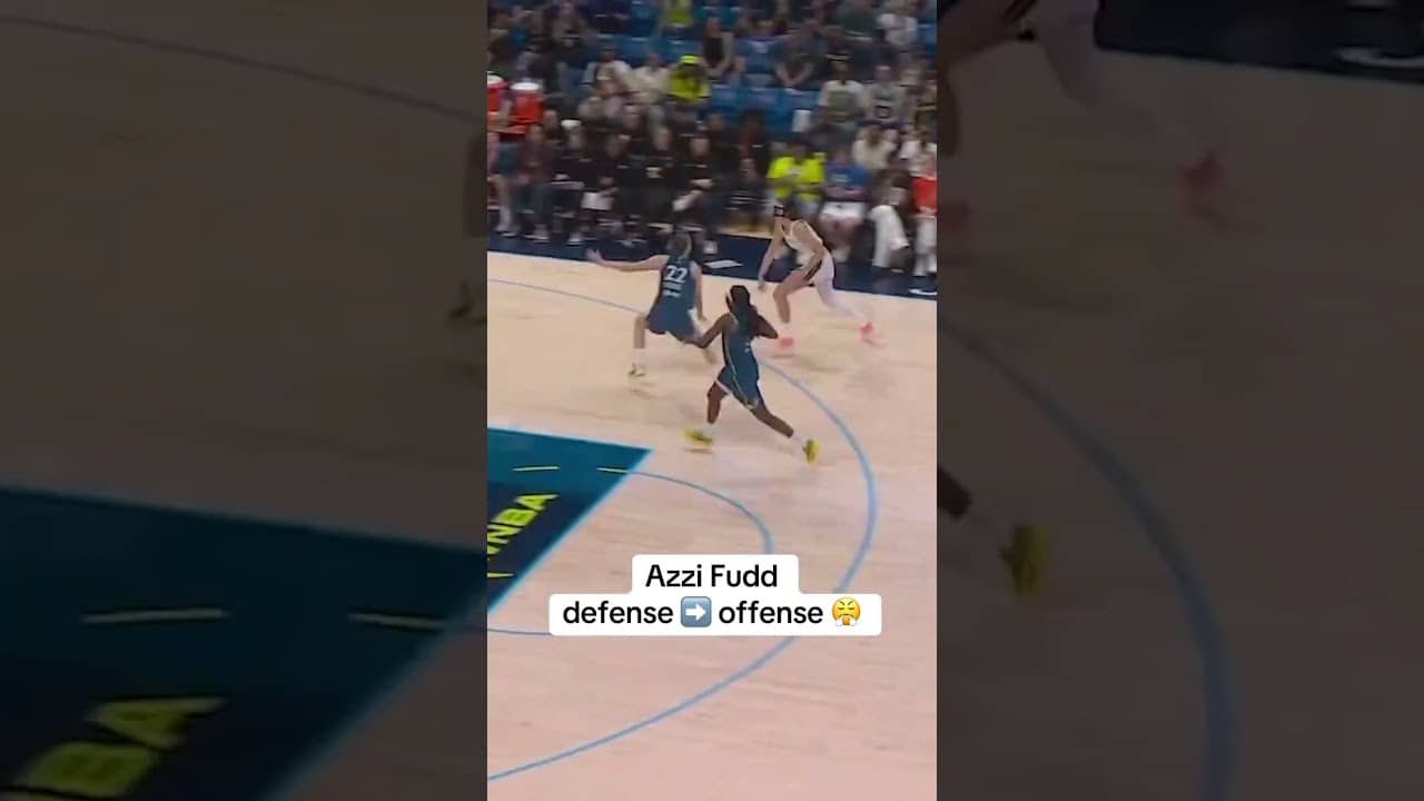 Azzi Fudd was working on both ends of the floor 💪