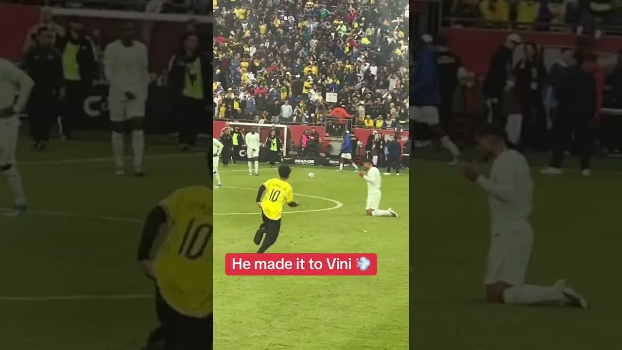 He was quick with it to get Vini Jr.’s signature 😂 🏃 (via @virjiliorealmadrid/TT)