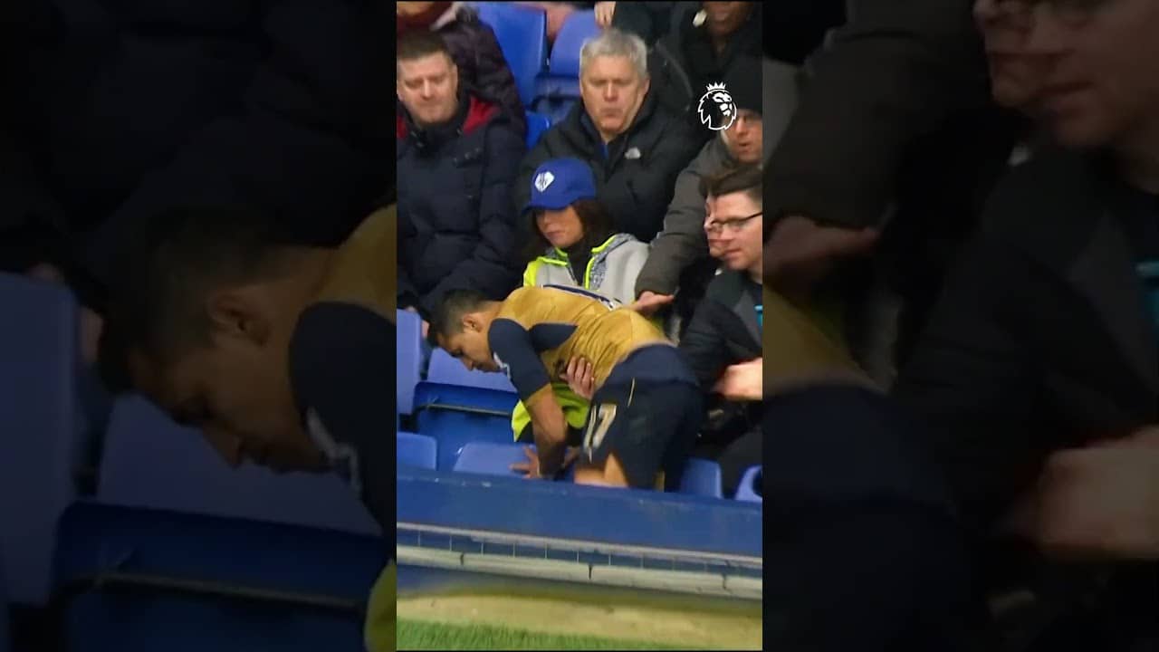 Alexis Sanchez Taking A Seat 😂🪑