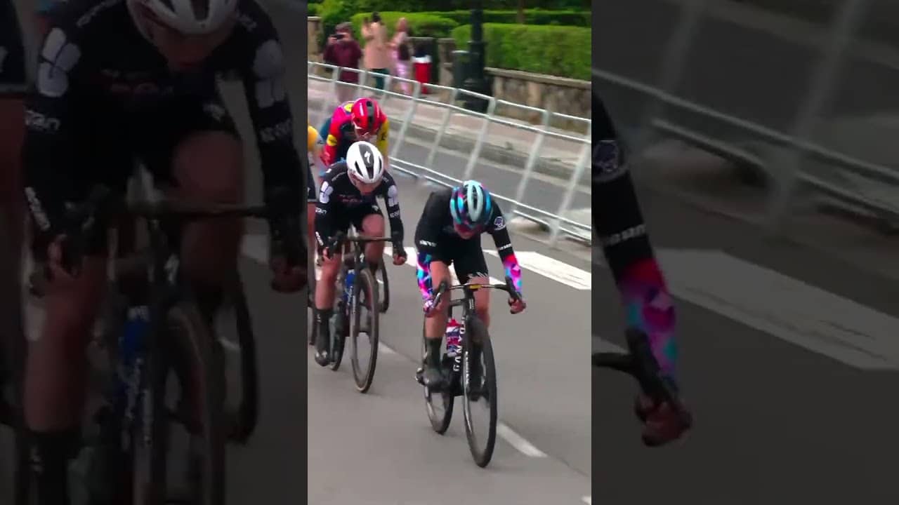 Mischa Bredewold with a fantastic kick to take the opening stage of Itzulia Women 👏