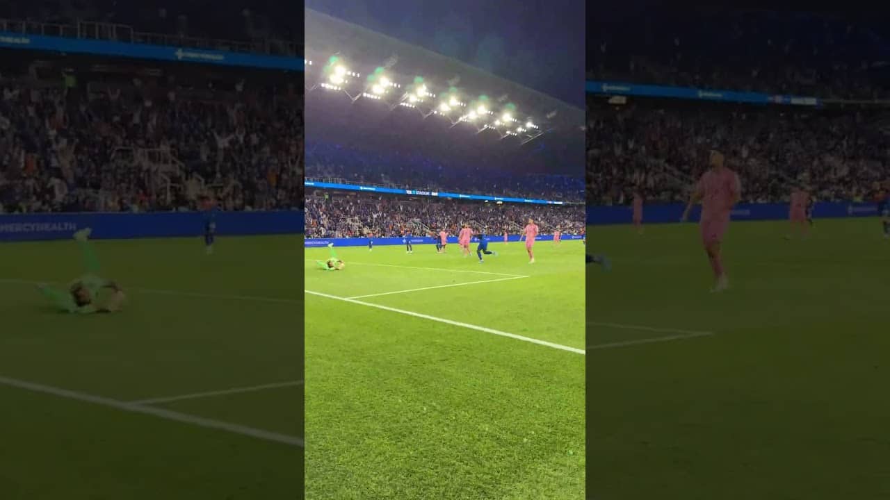 Evander lets it fly from outside the box and he scores!!! ⚽🔥