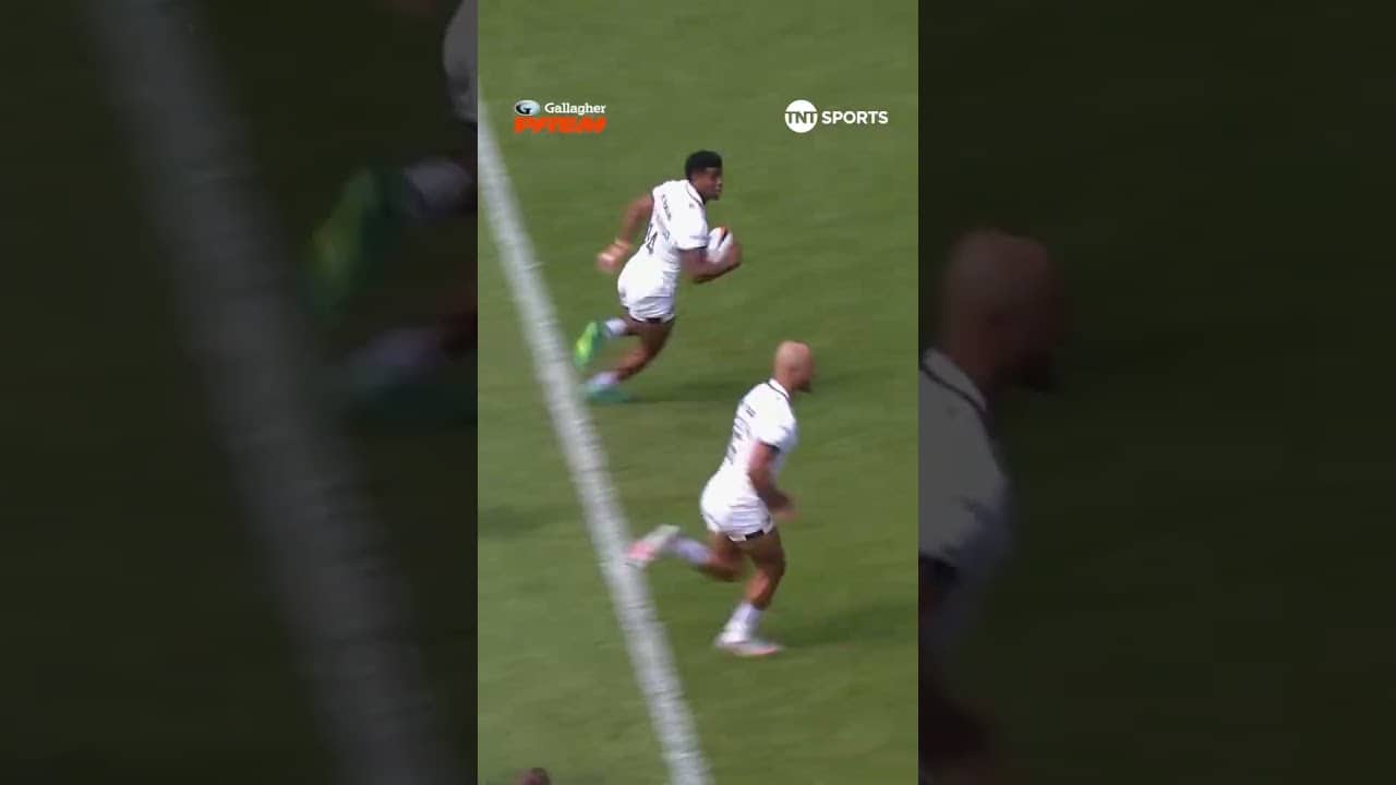 Gliding past defenders! 🔥