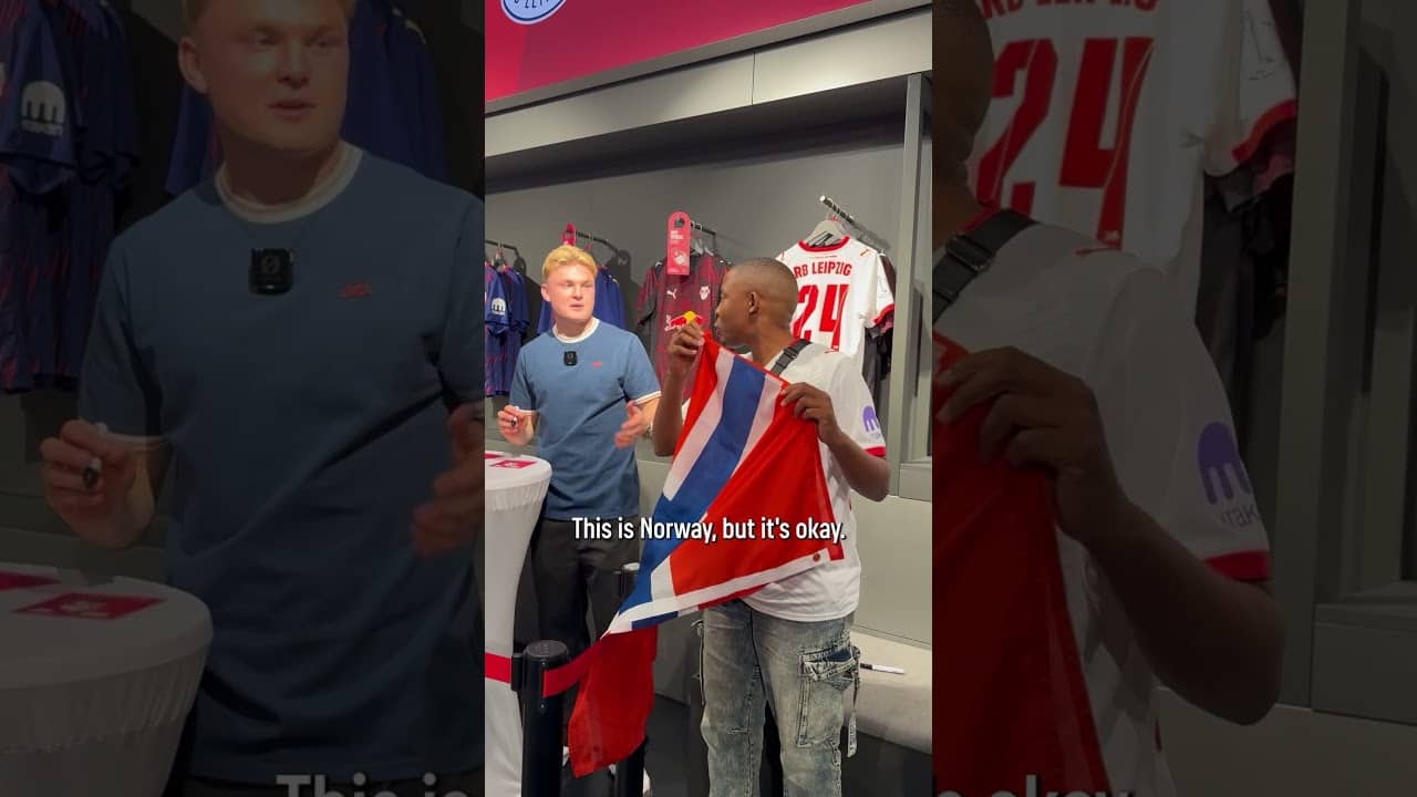 Just a regular signing event for Conrad #Harder. But dedrickshoots had different ideas 👀✍️