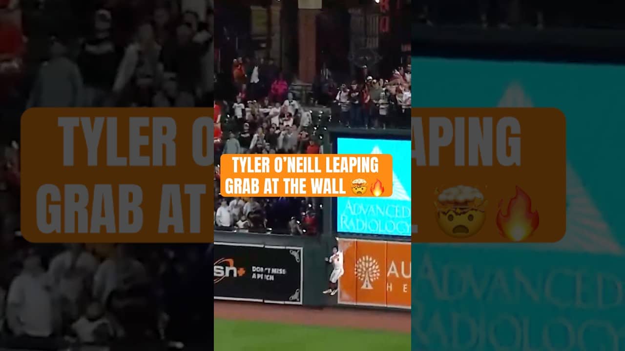 TYLER O'NEILL GAME-SAVING CATCH 🤯