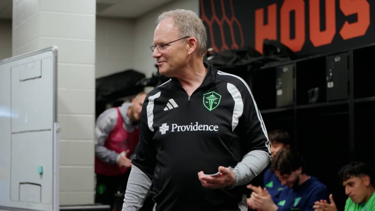 All-Access: Brian Schmetzer addresses team in locker room following win at Houston Dynamo