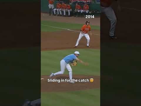 He caught that off a bunt 😳 #unc #accbaseball #collegebaseball