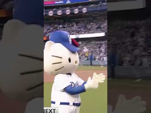 Hello Kitty threw out the first pitch to Hyeseong Kim at the Dodgers game 🤩