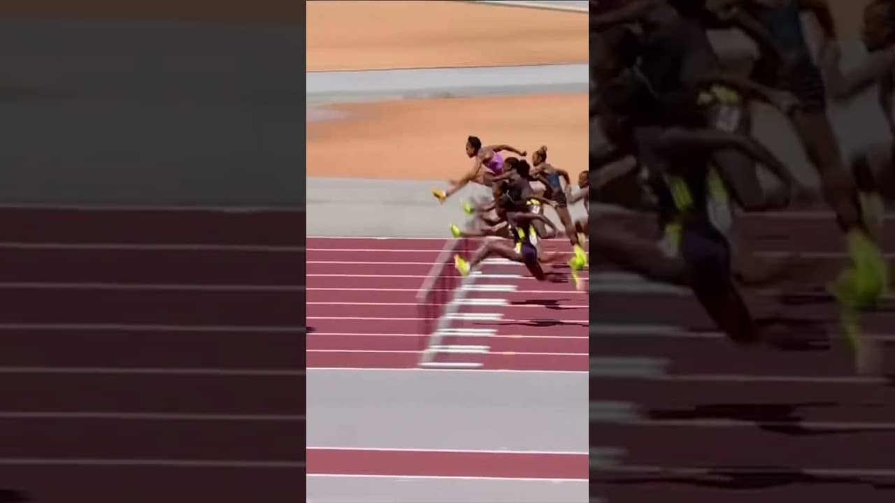 ROSWELL DELIVERS 💨 12.53 to win the women's 100m hurdles at the Lone Star Grand Prix