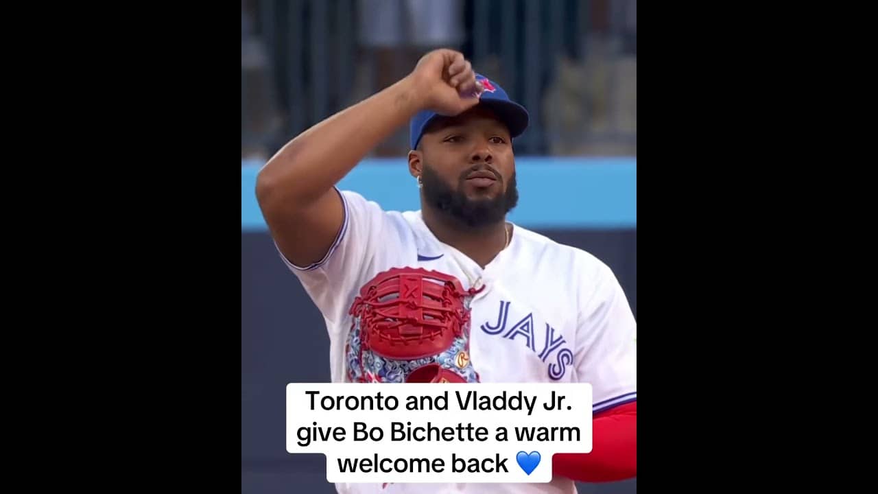 A warm welcome back for Bo Bichette 💙