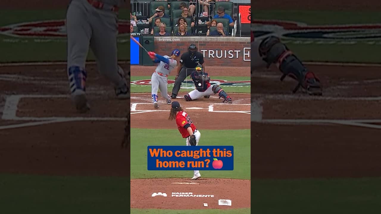 Juan Soto's home run is caught by Cionel Pérez in the bullpen😲