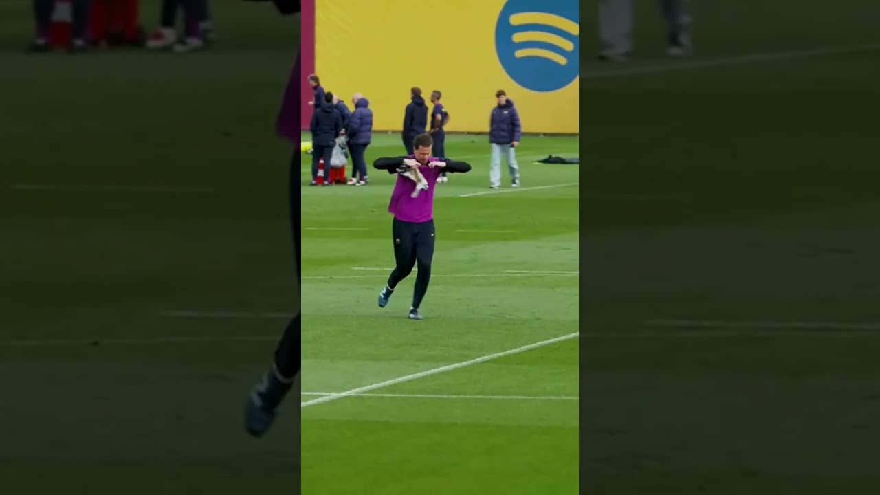 Szczęsny never disappoints 😂  #fcbarcelona #shorts