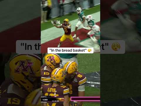 This TD pass from Drake Lindsey was on the money 🎯