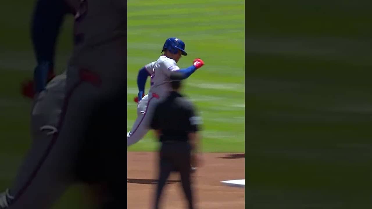 Juan Soto with the three-bagger 💪