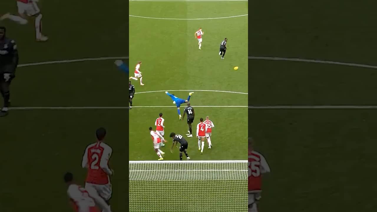 QUICK COUNTER ATTACK GOAL VS CRYSTAL PALACE
