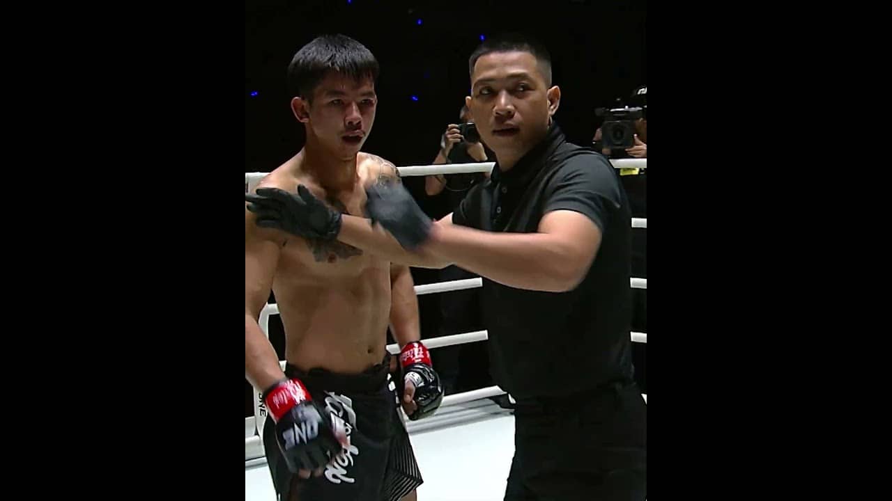 Out COLD 🥶 Shimon goes head to head against Johan Ghazali at ONE SAMURAI 1!