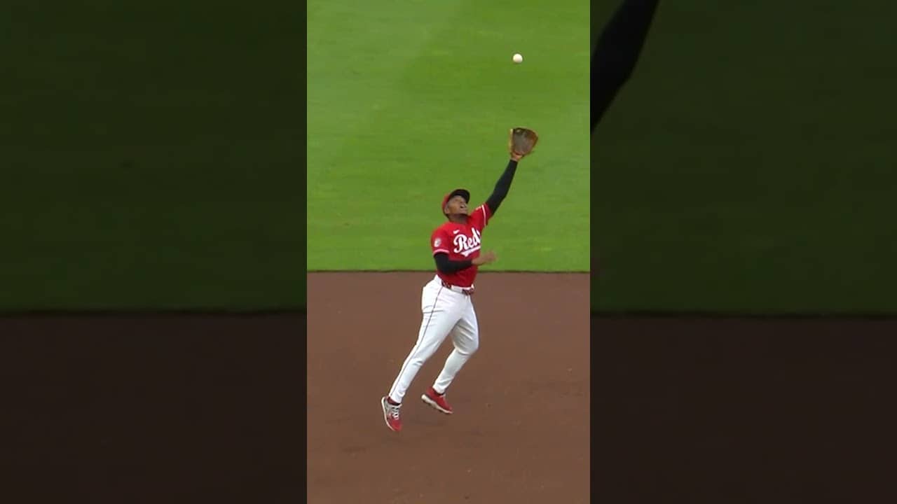 Elly De La Cruz makes it look easy 😮‍💨