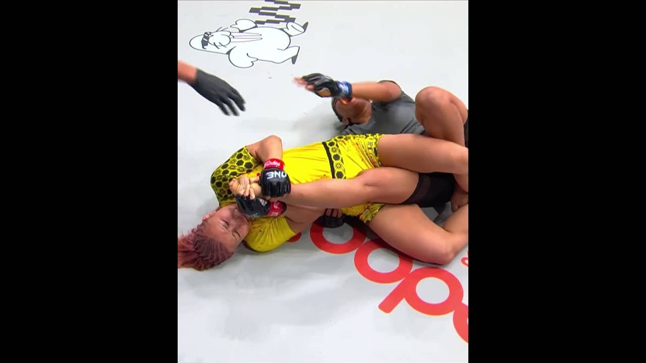 NASTY Kneebar 😱 Can Ayaka Miura catch Victoria Souza at ONE Fight Night45?