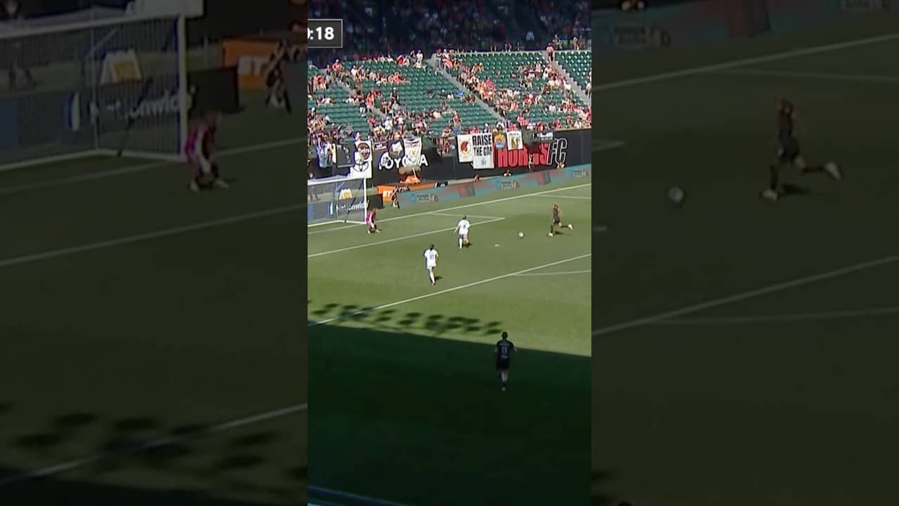 Sophia Wilson ➡️ Reilyn Turner 🤌 #nwsl #soccer #football