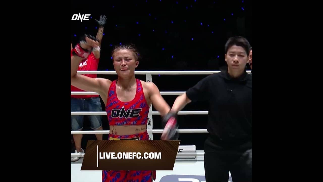 RAZOR-CLOSE 😳 Stamp returns to Muay Thai with a split decision win over Cynthia Flores!