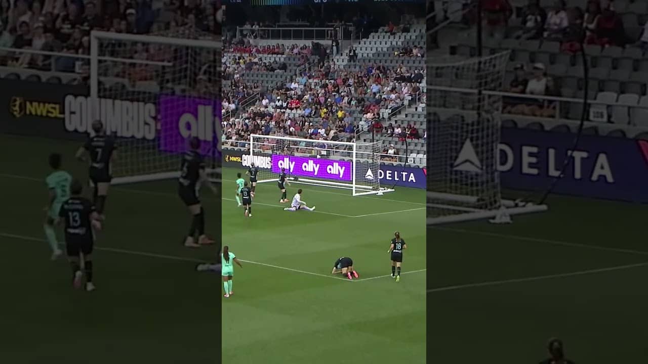 Swiped by Croix Bethune  😏 #nwsl #soccer #football
