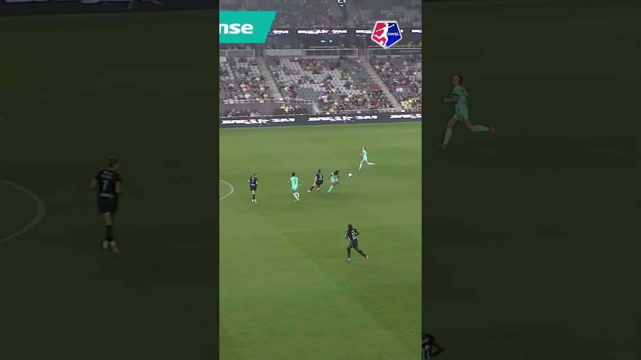 That’s how you beat the press 😮‍💨 Cooper ⚽️ #nwsl #soccer #football