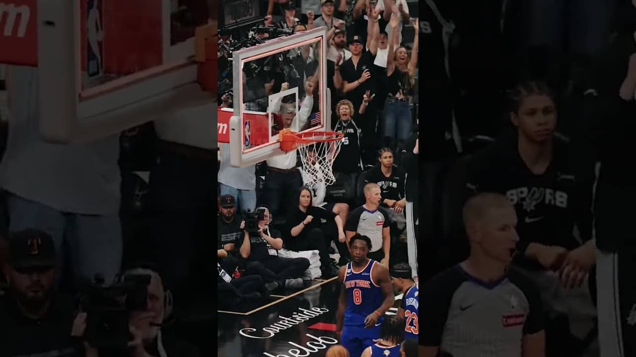 DEV AT THE BUZZER😤 #DevinVassell #NBA #Spurs