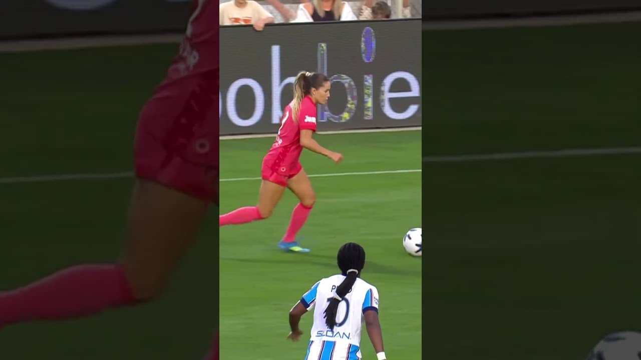 Ashley Sanchez serves it up on a platter for Evelyn Ijeh to head home her FIRST NWSL goal 💫