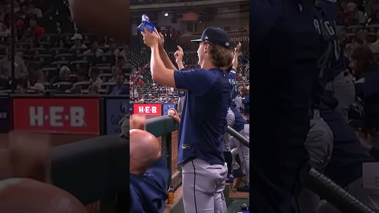 Cal Raleigh ended his hitless streak … and got a souvenir 😅